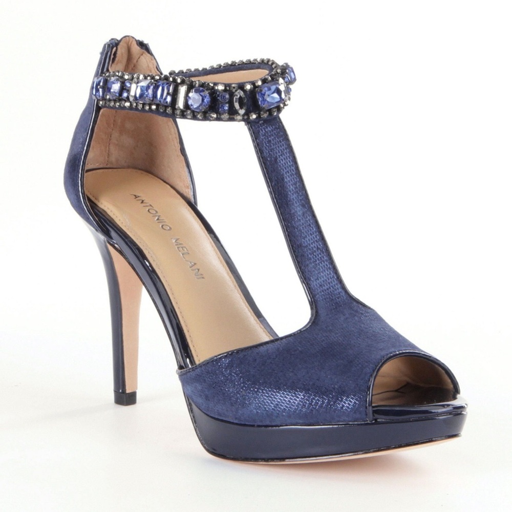 🚫SOLD🚫Antonio Melani T- Strap Pumps😍🆕